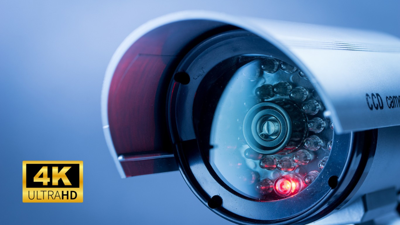 Cámara de seguridad 4K, proporciona imágenes de ultra alta definición para una vigilancia detallada y precisa. Gracias a su resolución avanzada, captura cada detalle con claridad, permitiendo una identificación más fácil y una cobertura más amplia, ideal para entornos de alta seguridad.